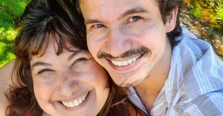 Mariana Xavier surge com namorado em cachoeira no interior de SP: ”Contato íntimo com a natureza”