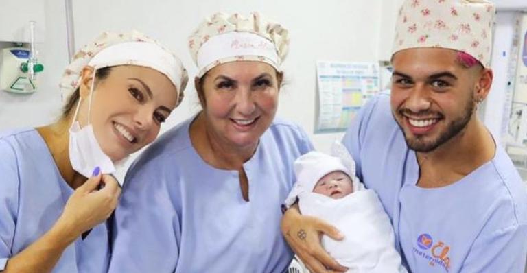 Poliana Rocha posta cliques inéditos do parto da neta, Maria Alice