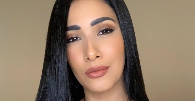 Simaria impressiona ao surgir sem sutiã com vestido preto transparente: ”Poderosa”