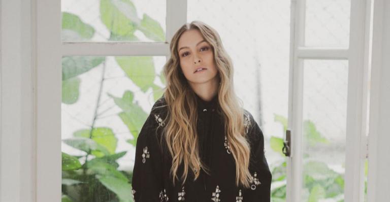 Carla Diaz revela saudades de gravar novelas e fala sobre cenas favoritas