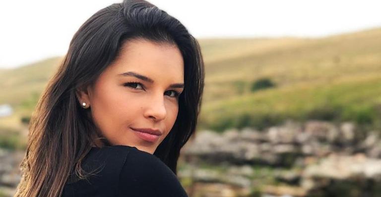 Mariana Rios brilha com look monocromático ao receber o novo mês: ”Bom dia, Junho”