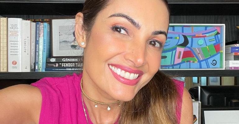 Patrícia Poeta surge belíssima após produção nos bastidores: ”Dia de gravação por aqui!”