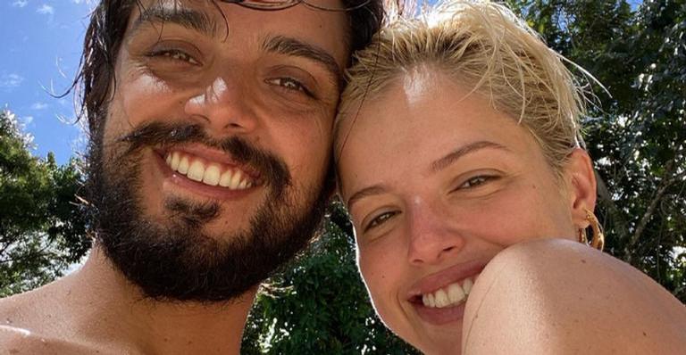 Rodrigo Simas publica lindo registro da namorada, Agatha Moreira, e brinca: ”Língua de gata”