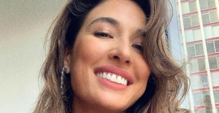 Giselle Itié surge com buquê de flores e celebra chegada de novo mês: ”Vem na leveza”