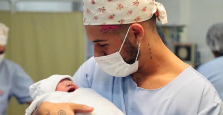 Zé Felipe compartilha clique coladinho com a filha, Maria Alice