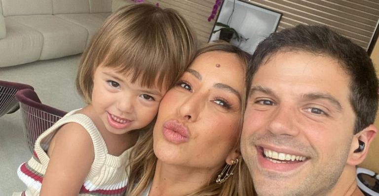 Duda Nagle encanta ao mostrar Zoe se divertindo durante sessão de treino de seus pais