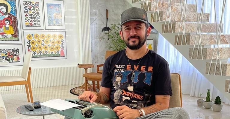 Após vencer Covid-19, Bráulio Bessa retoma trabalho do seu próximo livro: ”Me senti mais vivo”