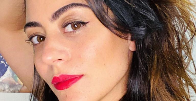 Carol Castro exibe boa forma ao posar de biquíni e rouba a cena: ”Maravilhosa”
