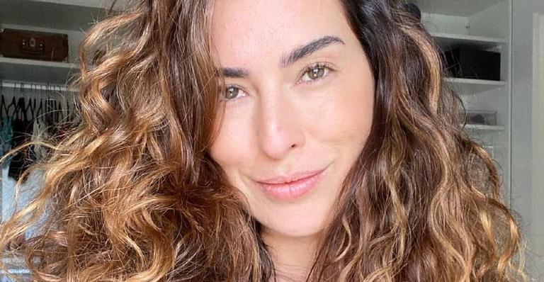 De máscara, Fernanda Paes Leme posa no elevador e recebe chuva de elogios