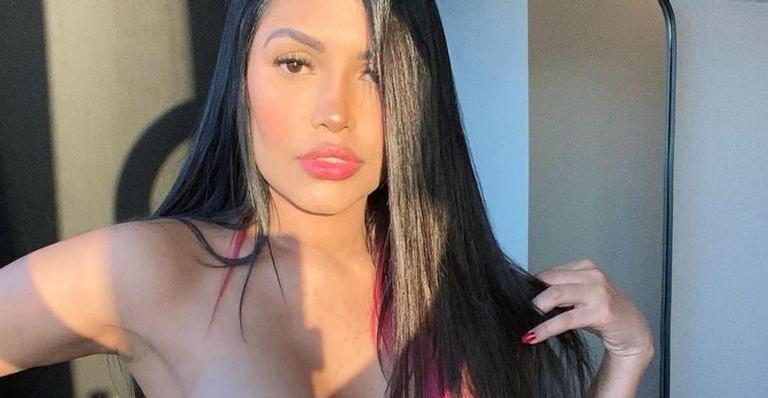 Flay é clicada de lingerie e curvas se destacam nas redes sociais