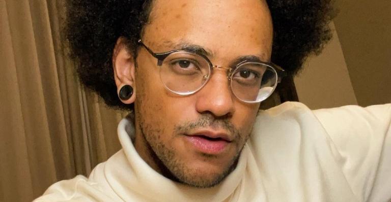 João Luiz, do BBB21, esquenta o coração dos internautas ao posar com seus pais
