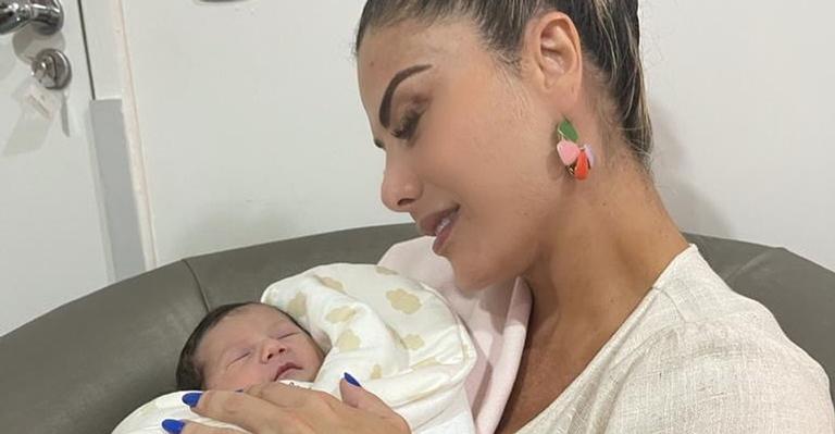 Poliana Rocha se derrete após receber vídeo fofo da primeira neta: ”Agradecida e feliz!”