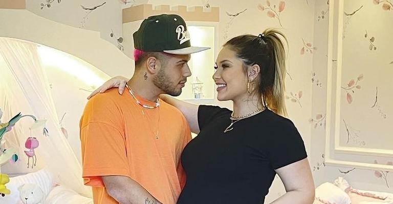 Virginia Fonseca e Zé Felipe deixam maternidade com Maria Alice nos braços: ”Hora de ir pra casa!”