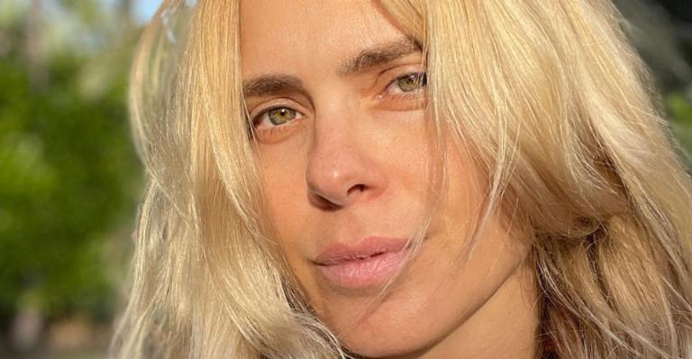 Carol Dieckmann agita a web ao exibir um novo processo de transformação de visual: ”Quem advinha?”