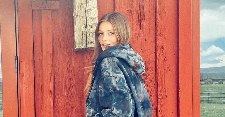 Cintia Dicker arranca suspiros ao aparecer de biquíni em registro