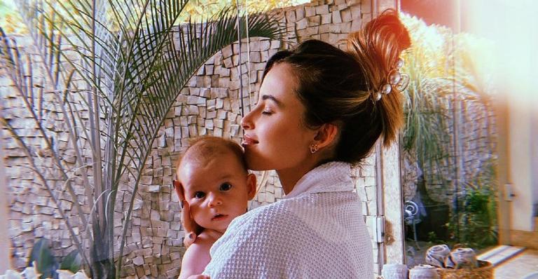 Lorena Carvalho flagra momento perfeito de seu bebê arco-íris: ”Não me canso de agradecer”