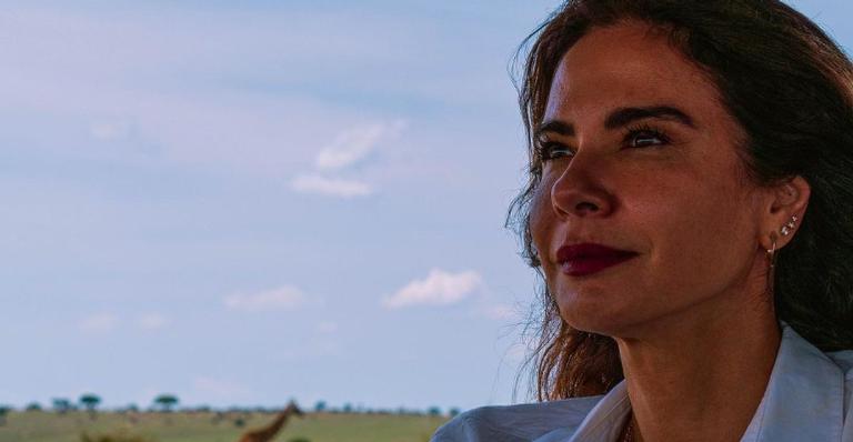 Luciana Gimenez impressiona seguidores ao exibir sua boa forma em lindos registros de biquíni
