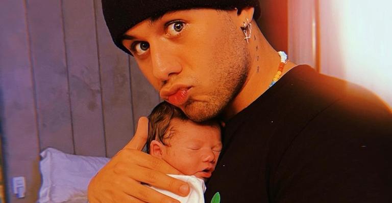 Zé Felipe posta clique encantador com a filha, Maria Alice: ”Muito amor”