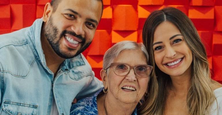 Projota e sua esposa lamenta a morte da avó do rapper: ”Você era incrível vó!”