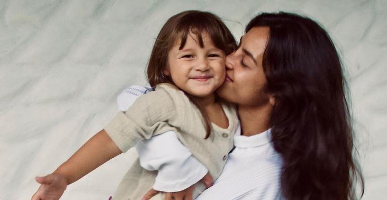 Ao lado da filha, Yanna Lavigne protesta no Dia do Meio Ambiente: ”Feliz dia não tão feliz”