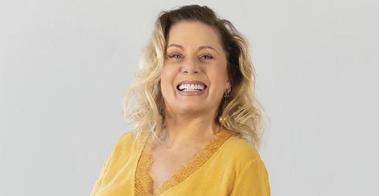 Aos 69 anos, Vera Fischer ousa na sensualidade ao exibir clique com blazer aberto: ”Em casa”