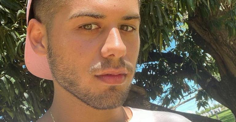 Zé Felipe se derrete ao ver a filha, Maria Alice, sorrindo e se declara: ”Eu te amo”