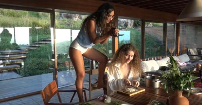 De surpresa, Anavitória libera vídeo divertido e descontraído da faixa ‘Te amar é massa demais’