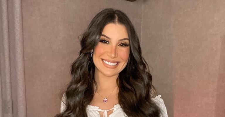 Bianca Andrade exibe cliques fofíssimos com seu novo cachorro e brinca: ”Grudenelson”