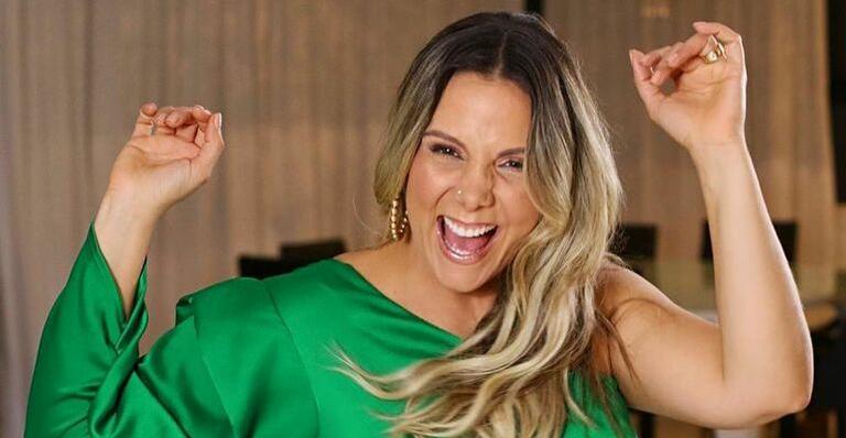 Carla Perez mostra detalhes da formatura da filha nos Estados Unidos