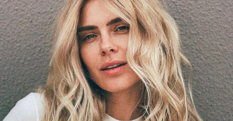 Em clique raríssimo, Carolina Dieckmann surge com marido e filhos e ganha elogios: ”Família linda”