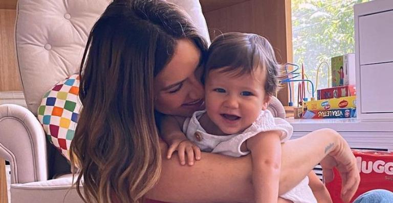 Giovanna Ewbank se diverte ao usar ‘filtro’ no Instagram com o filho, Zyan