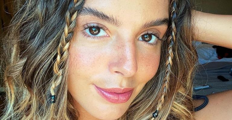Em Noronha, Giovanna Lancellotti surge belíssima com biquíni fininho e web baba: ”Sarada”
