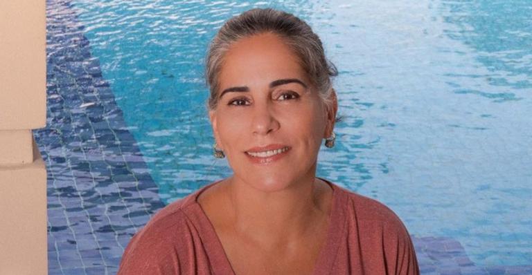Gloria Pires é imunizada contra a Covid-19 e comemora: ”Gratidão por esse dia Glorioso”