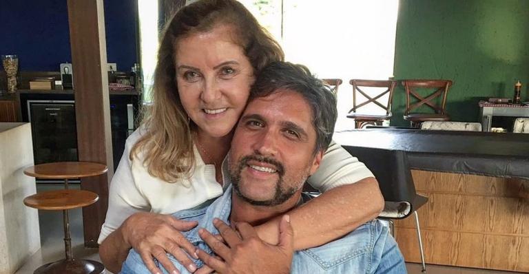 Léo Chaves comemora aniversário da mãe: ”Te desejo o melhor da vida”