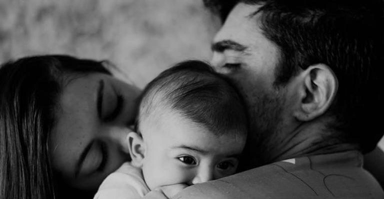 Patrícia Cardoso e Marcelo Adnet celebram 6 meses de Alice com festinha em família: ”Amor maior”