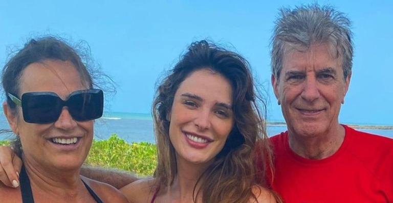 Rafa Brites celebra 54 anos de união dos pais e manda recado para Felipe Andreoli: ”Bora?”