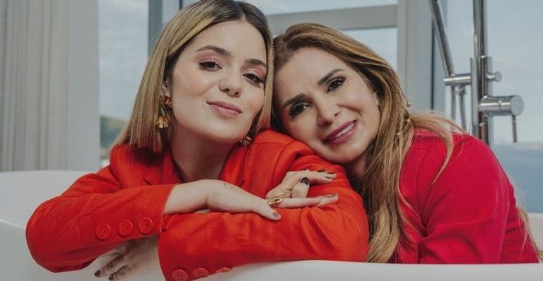Viih Tube e a mãe surgem de biquíni fininho e corpos sarados roubam a cena: ”Obras de arte!”