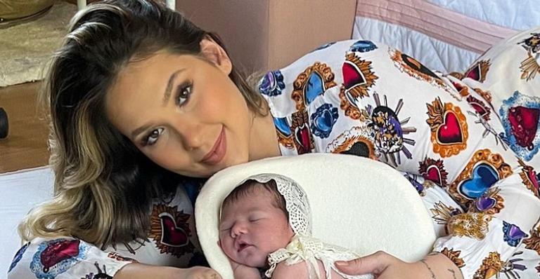 Virginia Fonseca se derrete ao postar fotos da filha: ”Com muito amor e fofurômetro explodindo!”