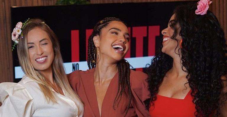 Paula Amorim posta foto ao lado de Elana e Jéssica: ”Minhas carcarangas do coração”