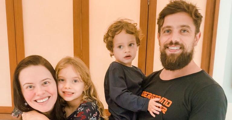 Mari Bridi diverte a web ao se exercitar com o filho caçula