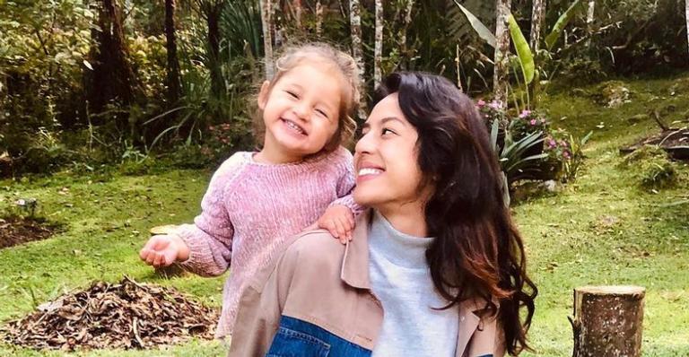 Yanna Lavigne derrete coração dos fãs com fofura da filha, Madalena: ”Lindas”