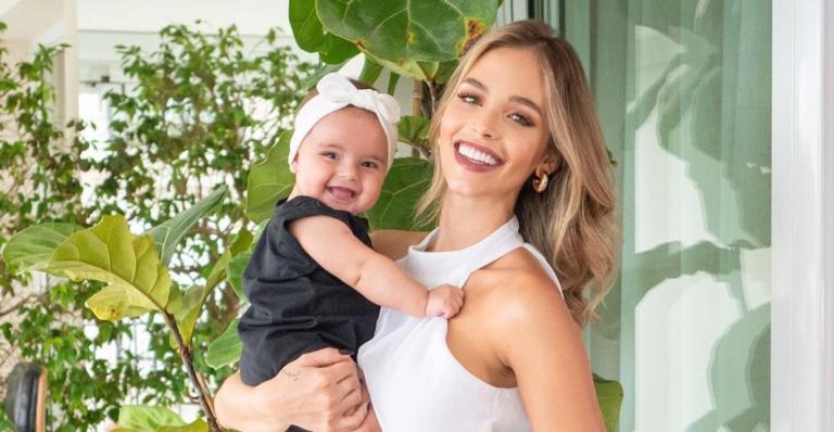 Carol Dias derrete corações ao mostrar detalhes do look de Esther em seu oitavo mesversário