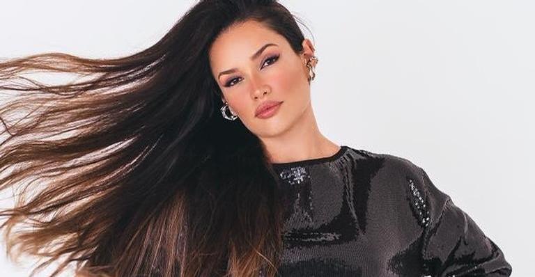 De roupão, Juliette Freire surge deslumbrante em vídeo: ”Linda”