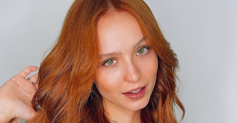 No Dia do Oceano, Larissa Manoela posta cliques de biquíni vermelho e faz reflexão