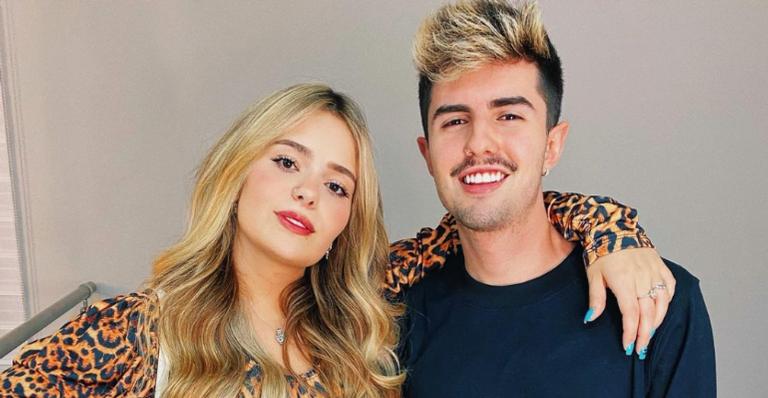 Viih Tube surge usando tênis do namorado e brinca: ”Coloco uma meia grossa e tô nem aí!”