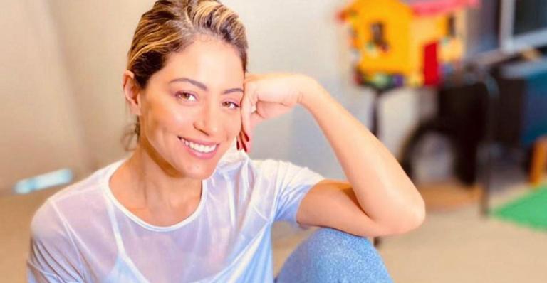 Carol Castro relembra registros de seu primeiro book fotográfico: ”A gente nunca esquece”