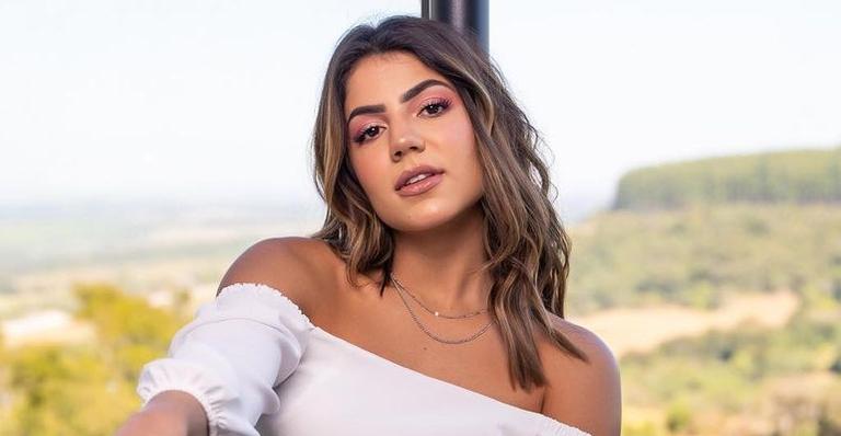 De top, Hariany Almeida rebola muito em vídeo e rouba a cena com barriga sarada: ”Perfeição”