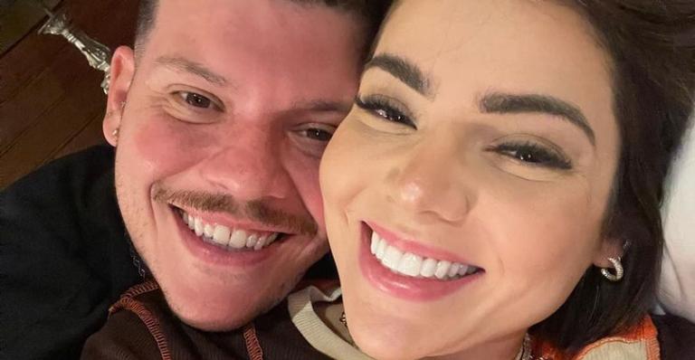 Thaís Vasconcellos surge ao lado de Ferrugem em jantar romântico: ”Com o cara que eu amo”