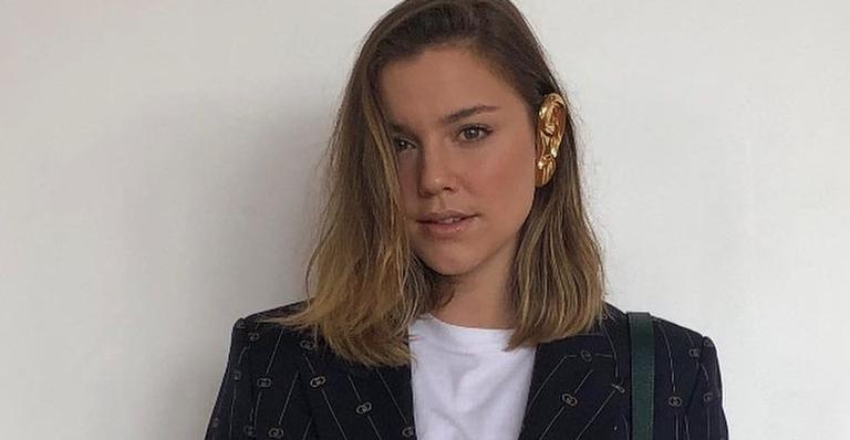 Alice Wegmann esbanja corpão ao surgir completamente nua em cachoeira: ”Obra de arte”