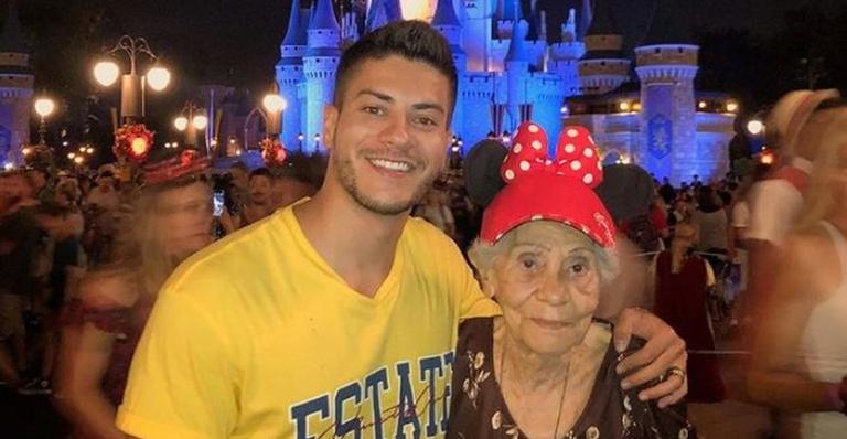 Arthur Aguiar lamenta morte na família e presta linda homenagem: ”A senhora foi impecável”